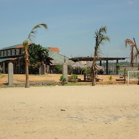 Yoho Hotel Arugambay Beach Inn Arugam Bay Kültér fotó